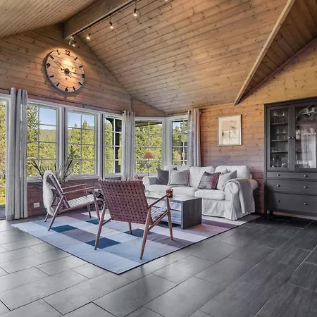 4 Star In Storsteinnes Rundhaug